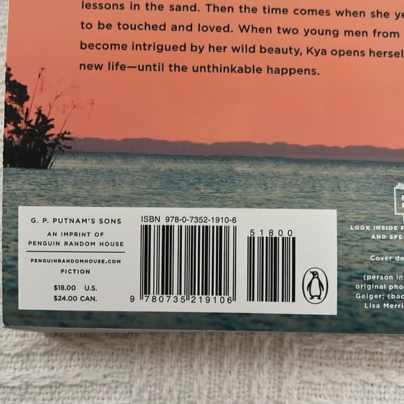 Book- Where the Crawdads Sing by Delia Owens - Picture 3 of 4